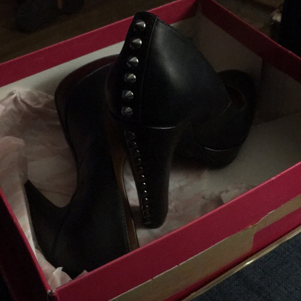 COSMOPOLITAN JC-Penney Studded Pumps
